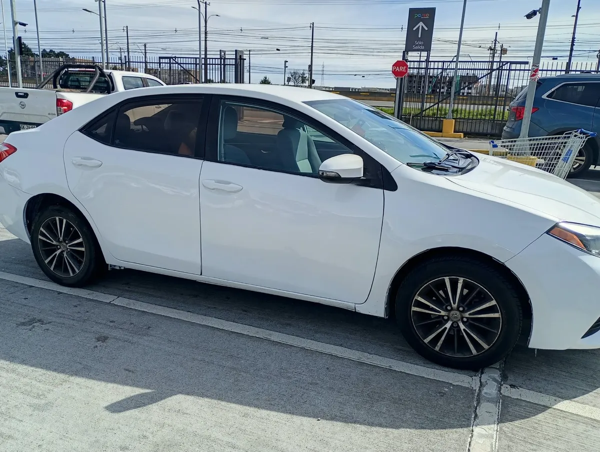 TOYOTA COROLLA 1.8 Sdn Le Cvt At año 2017