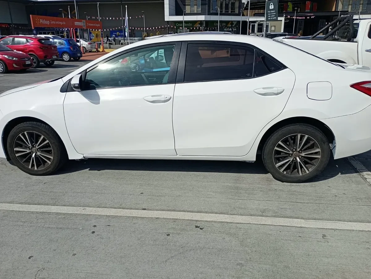 TOYOTA COROLLA 1.8 Sdn Le Cvt At año 2017