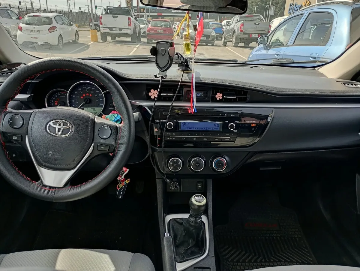TOYOTA COROLLA 1.8 Sdn Le Cvt At año 2017