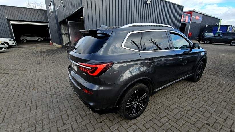 MG Mg Rx5 1.5t Com 2wd Mt 5p año 2024