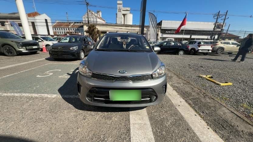 Kia Soluto 1.4 Lx 4x2 Ac Mt 4p año 2021