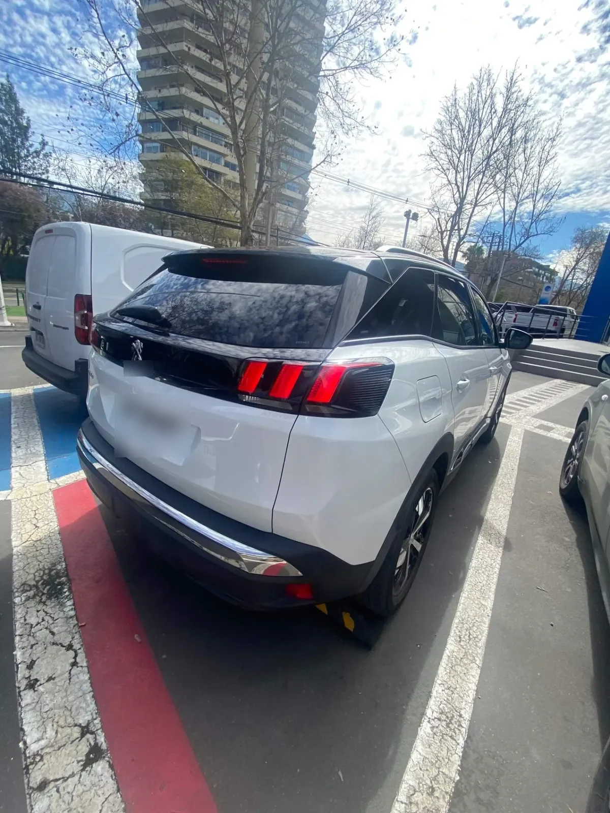 Peugeot 3008 1.5 Allure Pack Bluehdi 130 4x2 Eat8 5p año 2023