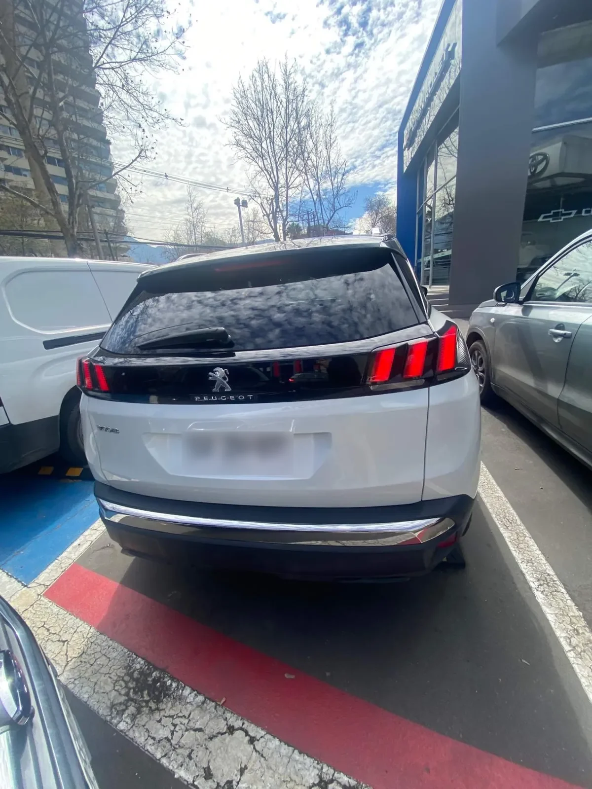 Peugeot 3008 1.5 Allure Pack Bluehdi 130 4x2 Eat8 5p año 2023