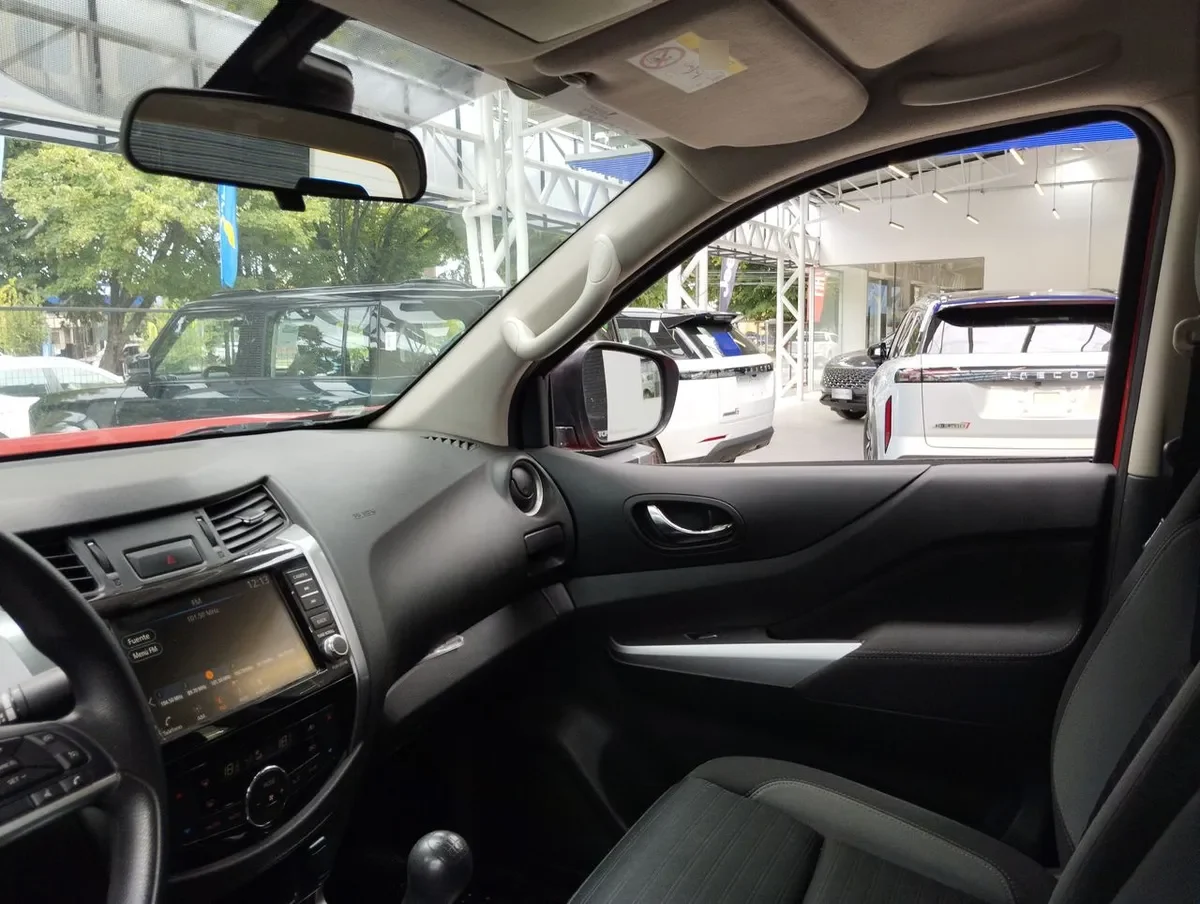 Nissan Navara 2.3d Xe Diesel 4x2 Dob.cab. Mt 4p año 2024