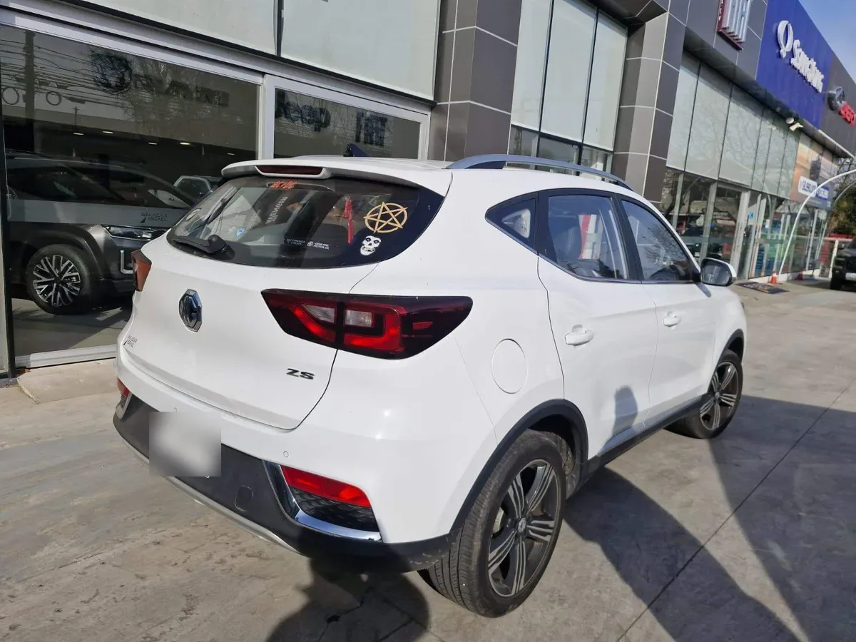 MG Mg Zs 1.5 Comfort 4x2 At 5p año 2024