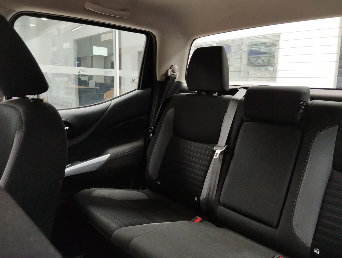 Nissan Navara 2.3d Xe Diesel 4x2 Dob.cab. Mt 4p año 2024
