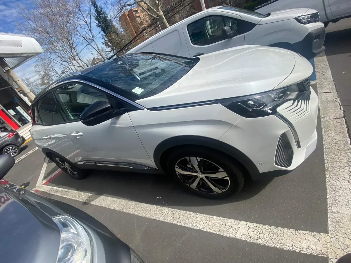 Peugeot 3008 1.5 Allure Pack Bluehdi 130 4x2 Eat8 5p año 2023