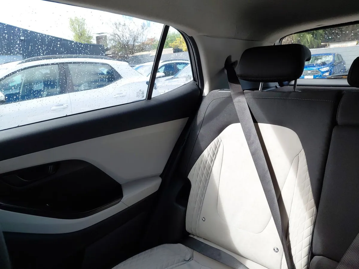 Hyundai Creta 1.5 Plus Su2i 4x2 Mt 5p año 2021