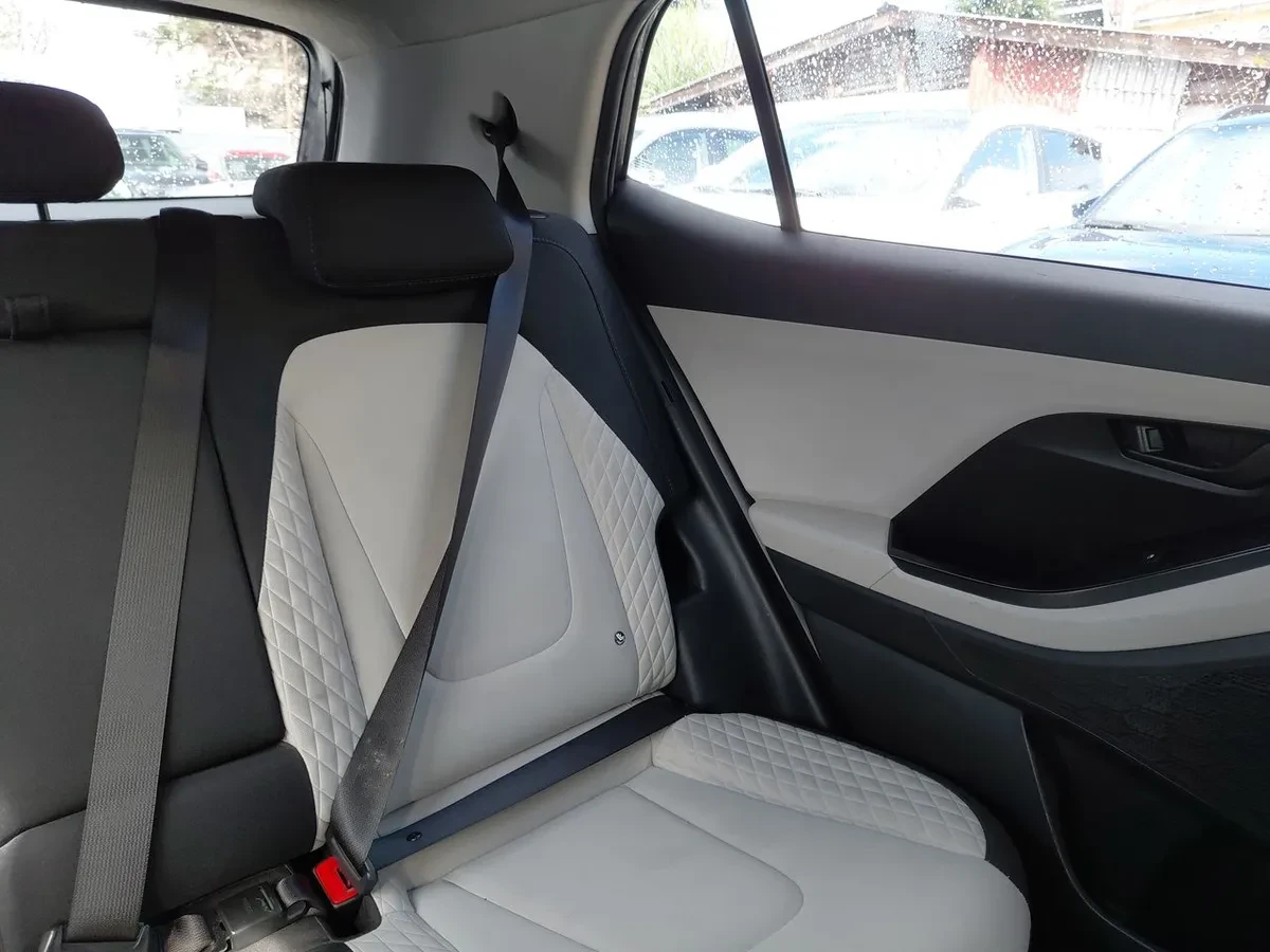 Hyundai Creta 1.5 Plus Su2i 4x2 Mt 5p año 2021