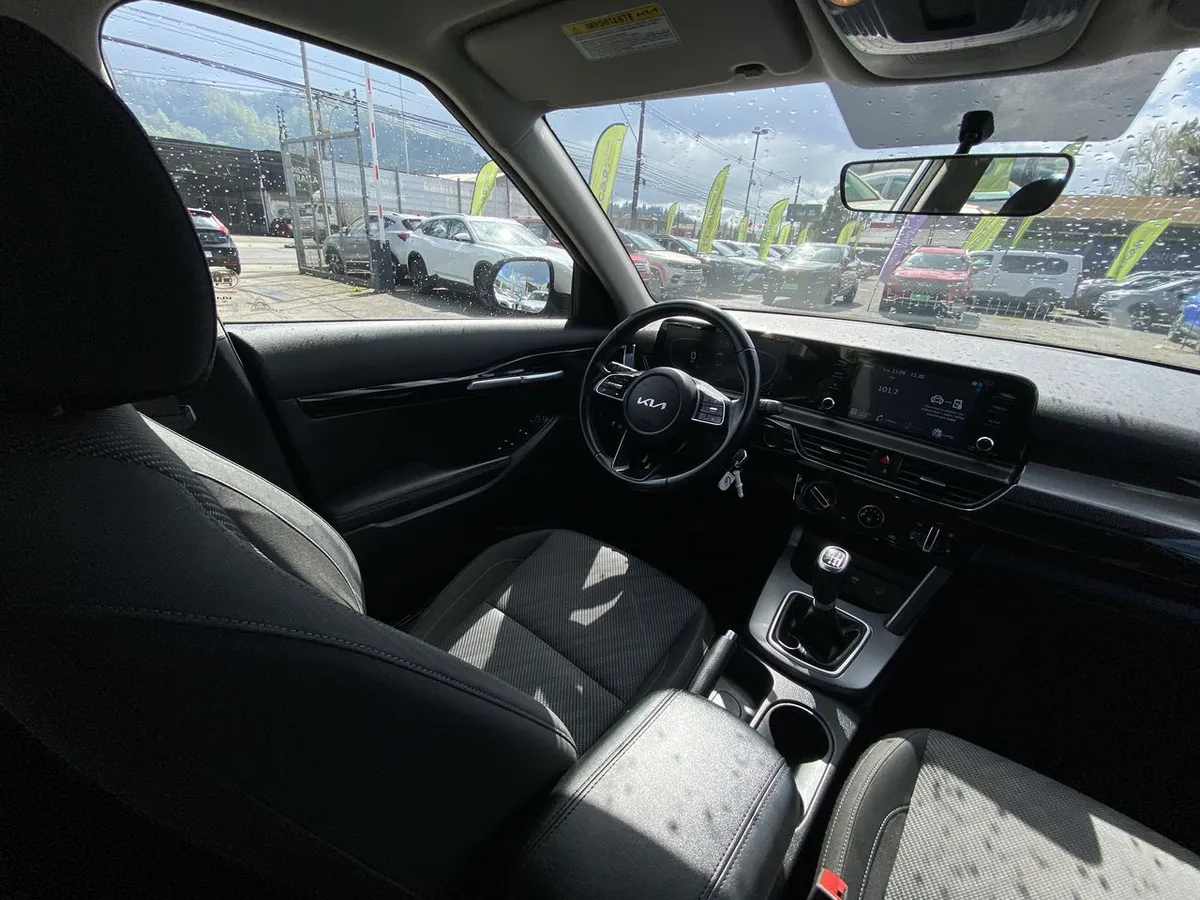 Kia Seltos 1.5 Ex 4x2 6mt 5p año 2024