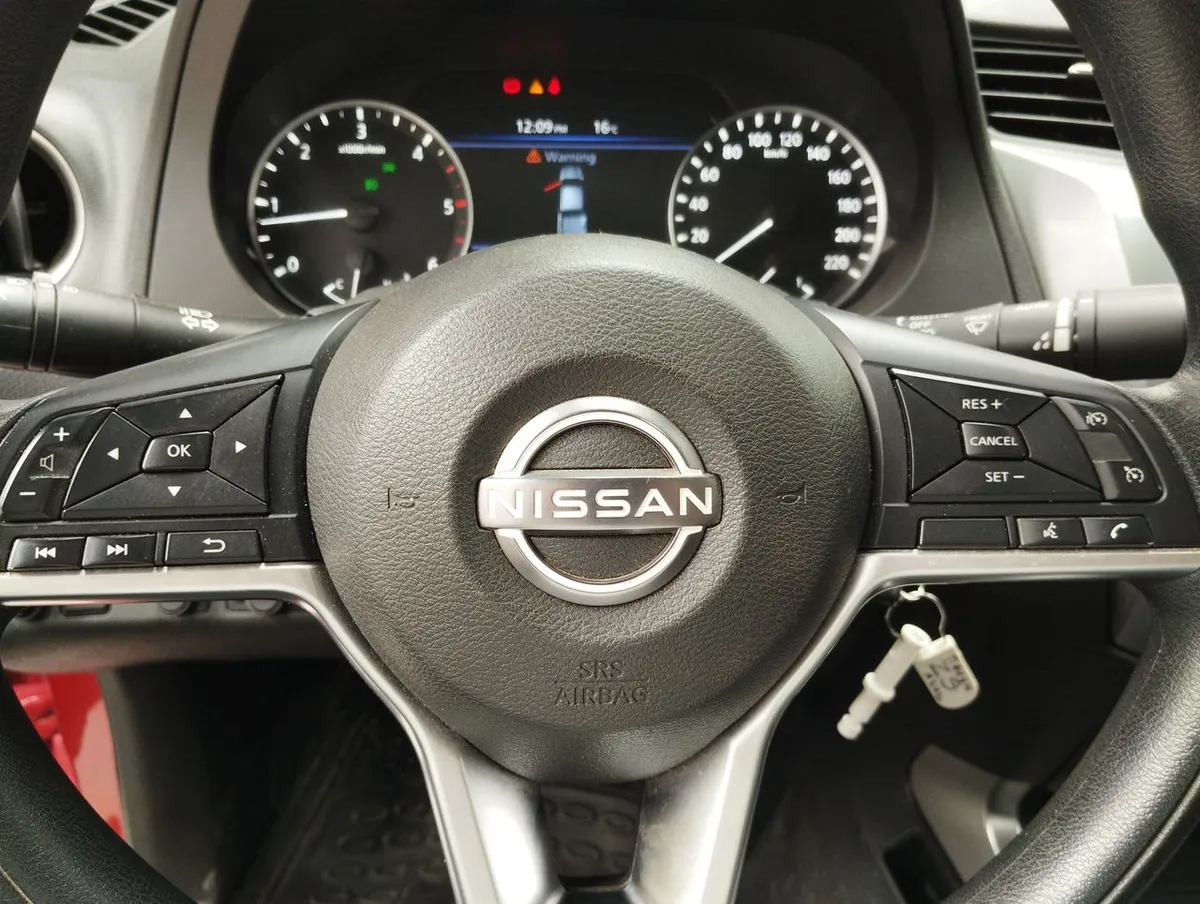 Nissan Navara 2.3d Xe Diesel 4x2 Dob.cab. Mt 4p año 2024