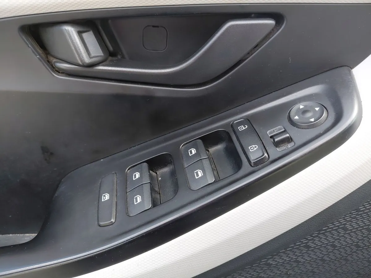 Hyundai Creta 1.5 Plus Su2i 4x2 Mt 5p año 2021