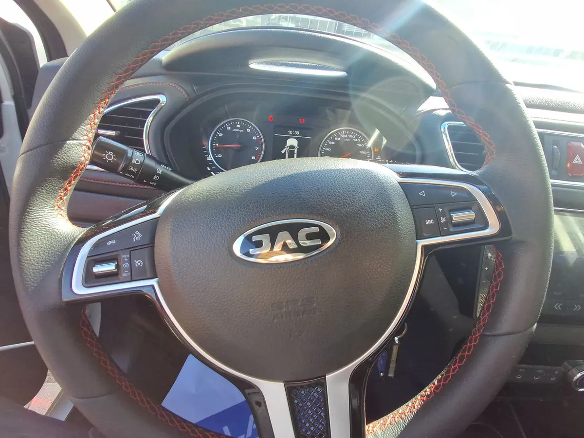 JAC Js2 1.5 Luxury 4x2 Cvt At 5p año 2025
