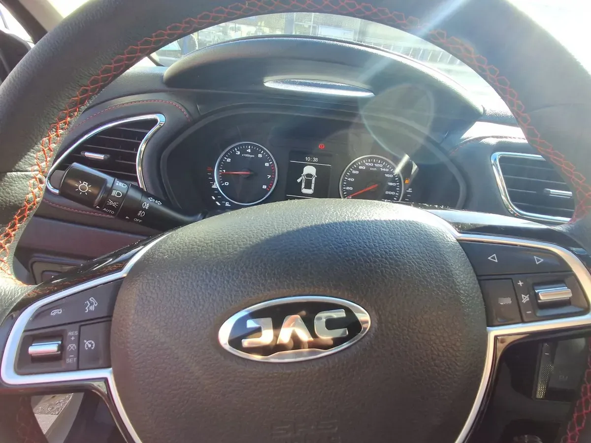 JAC Js2 1.5 Luxury 4x2 Cvt At 5p año 2025
