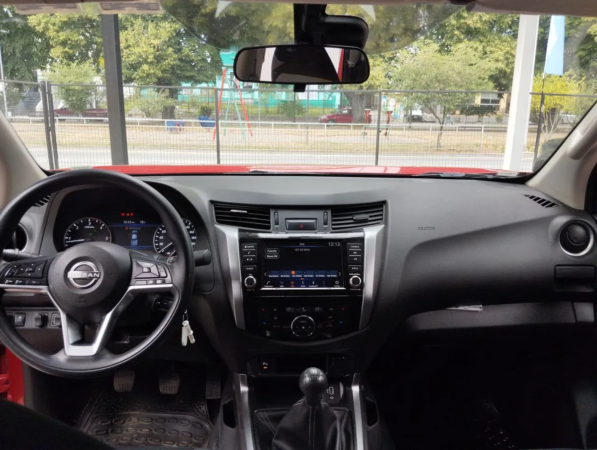 Nissan Navara 2.3d Xe Diesel 4x2 Dob.cab. Mt 4p año 2024