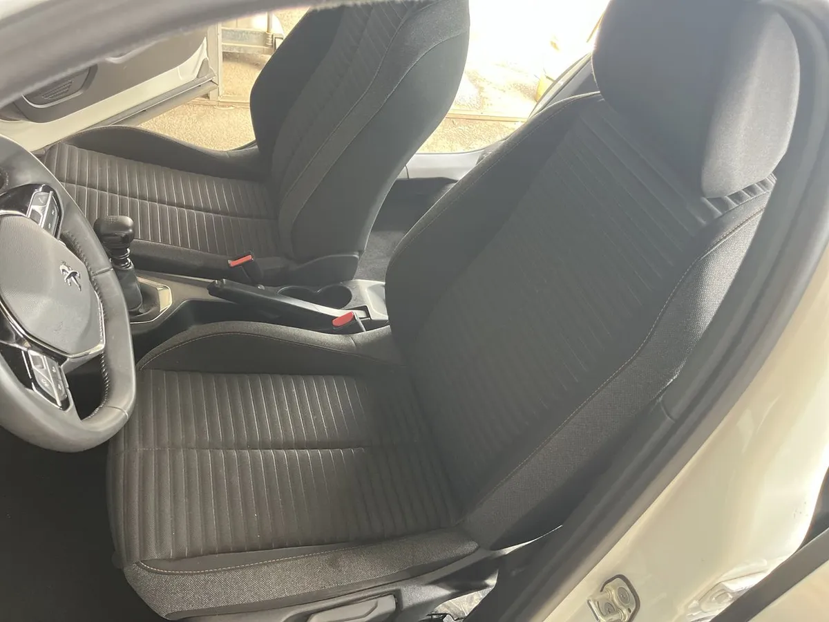 Peugeot 2008 1.2 Active Pack Puretech 130 4x2 Mt 5p año 2024