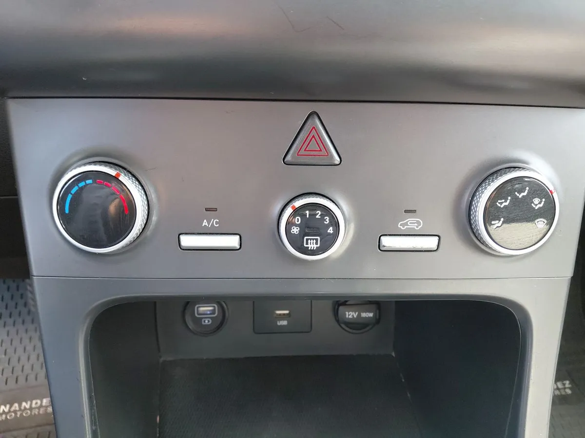 Hyundai Creta 1.5 Plus Su2i 4x2 Mt 5p año 2021