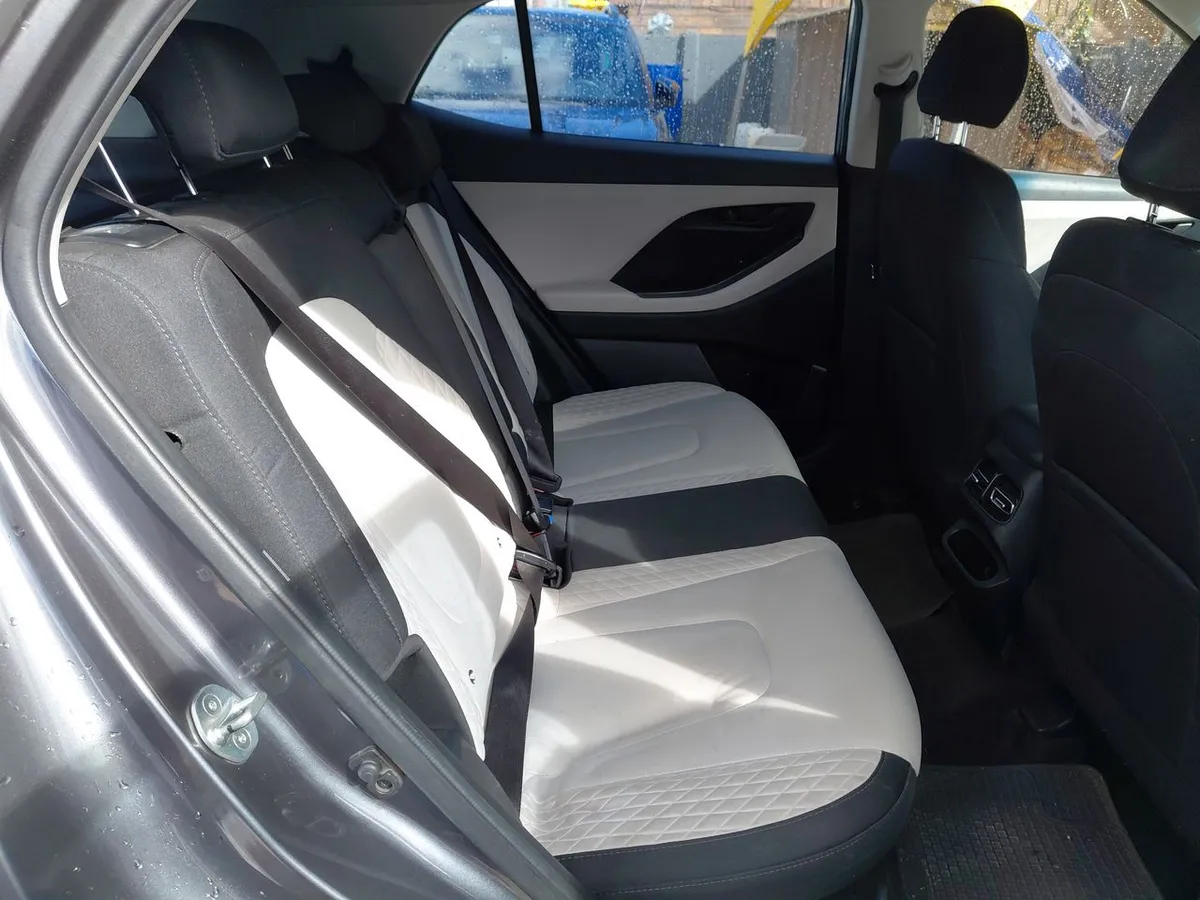 Hyundai Creta 1.5 Plus Su2i 4x2 Mt 5p año 2021