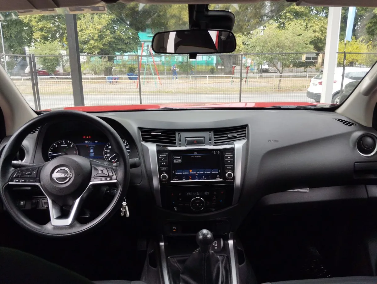 Nissan Navara 2.3d Xe Diesel 4x2 Dob.cab. Mt 4p año 2024