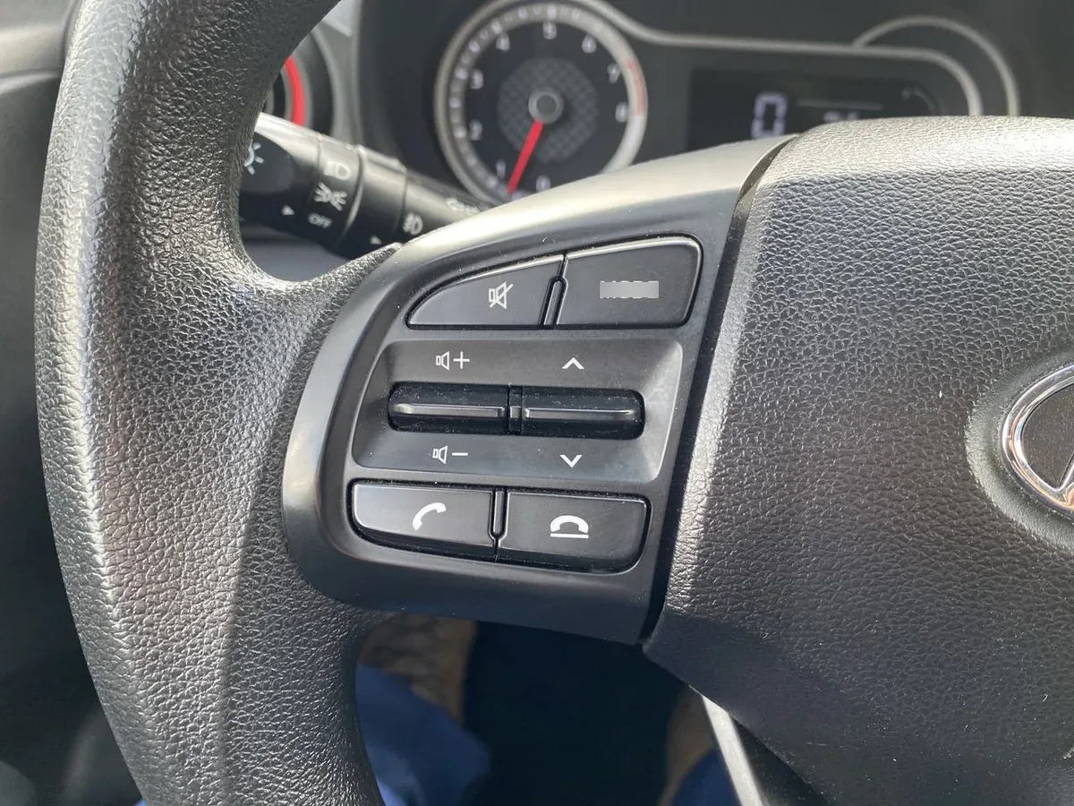 Hyundai Grand I10 1.2 Plus 4x2 Hb Mt 5p año 2022