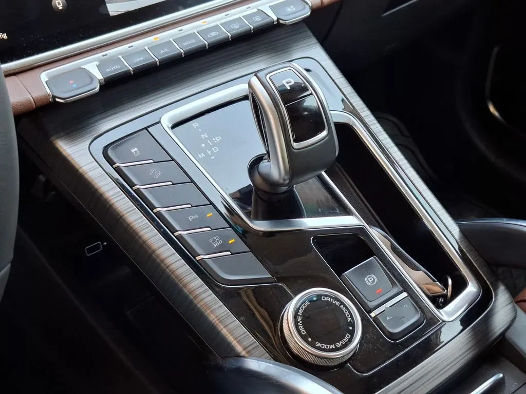 Geely Azkarra Luxury año 2024
