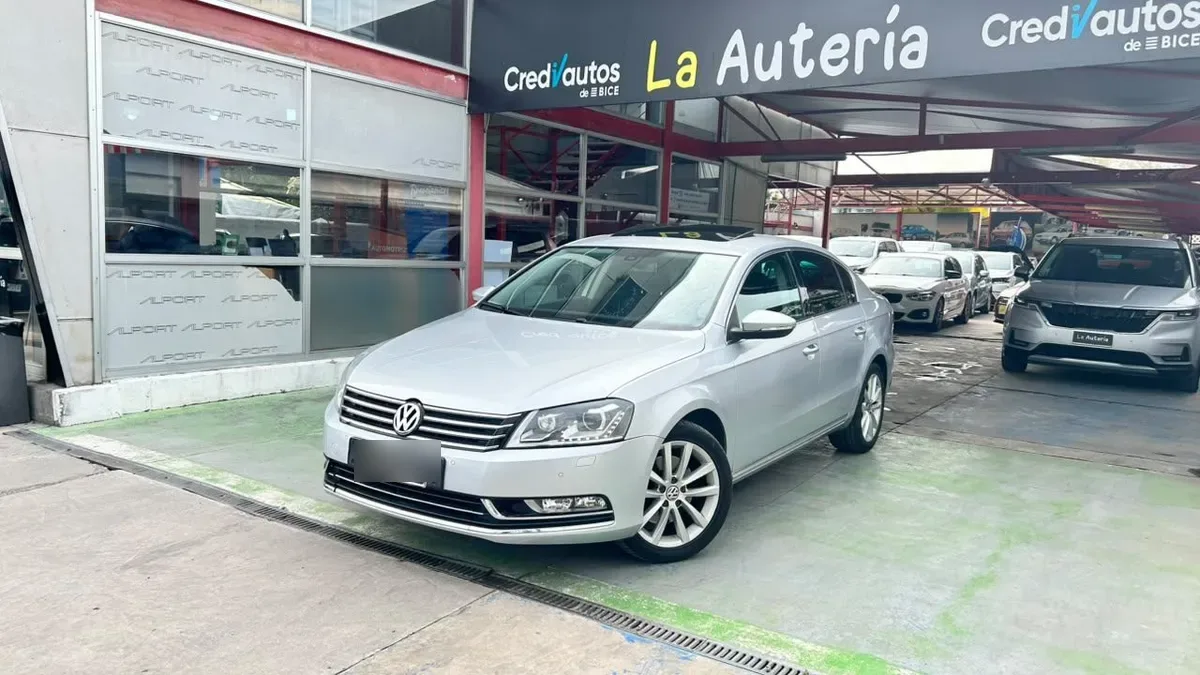 Volkswagen Passat 1.8 Highline Tsi 4x2 B7 At 4p año 2013