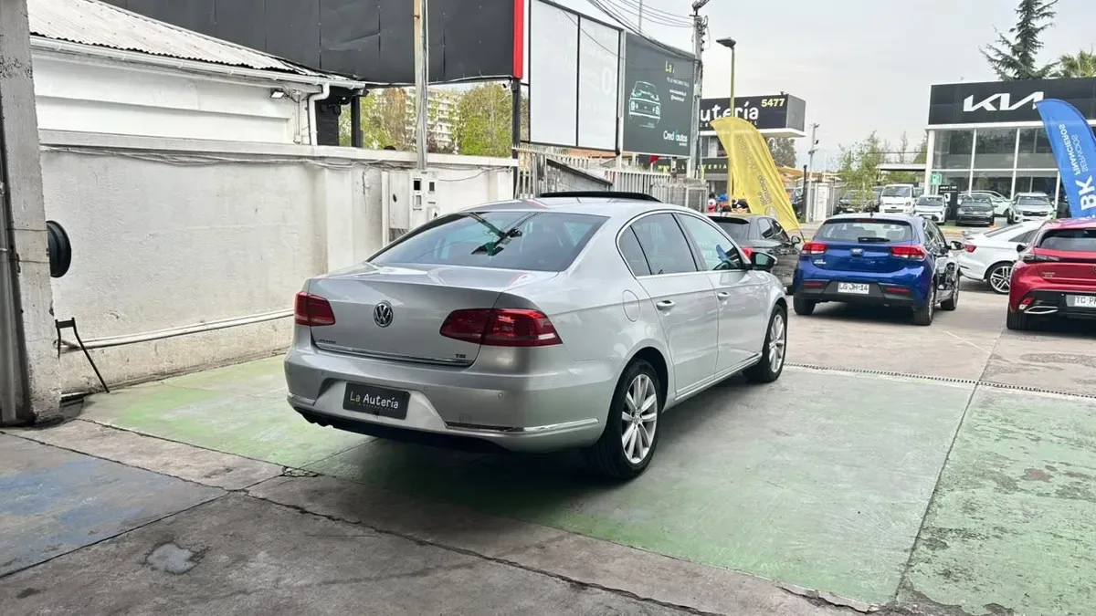 Volkswagen Passat 1.8 Highline Tsi 4x2 B7 At 4p año 2013