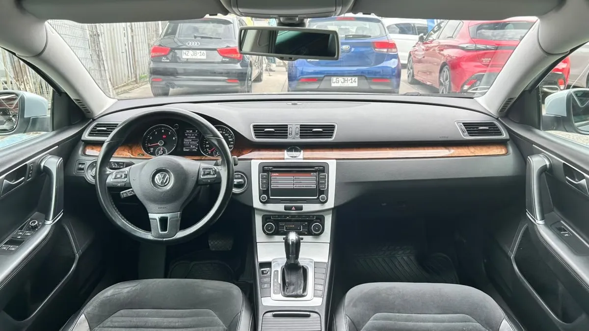 Volkswagen Passat 1.8 Highline Tsi 4x2 B7 At 4p año 2013