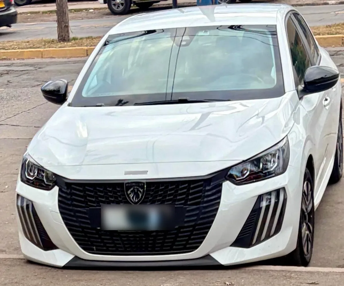 PEUGEOT 208 1.2 Active Pack Puretech 75 Mt año 2024