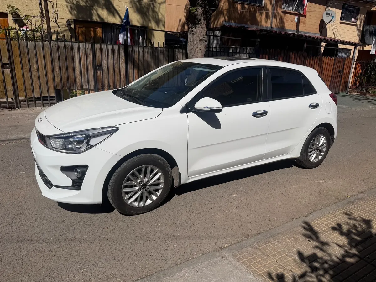KIA MOTORS RIO 5 1.4 Ex Full Sunroof At año 2024