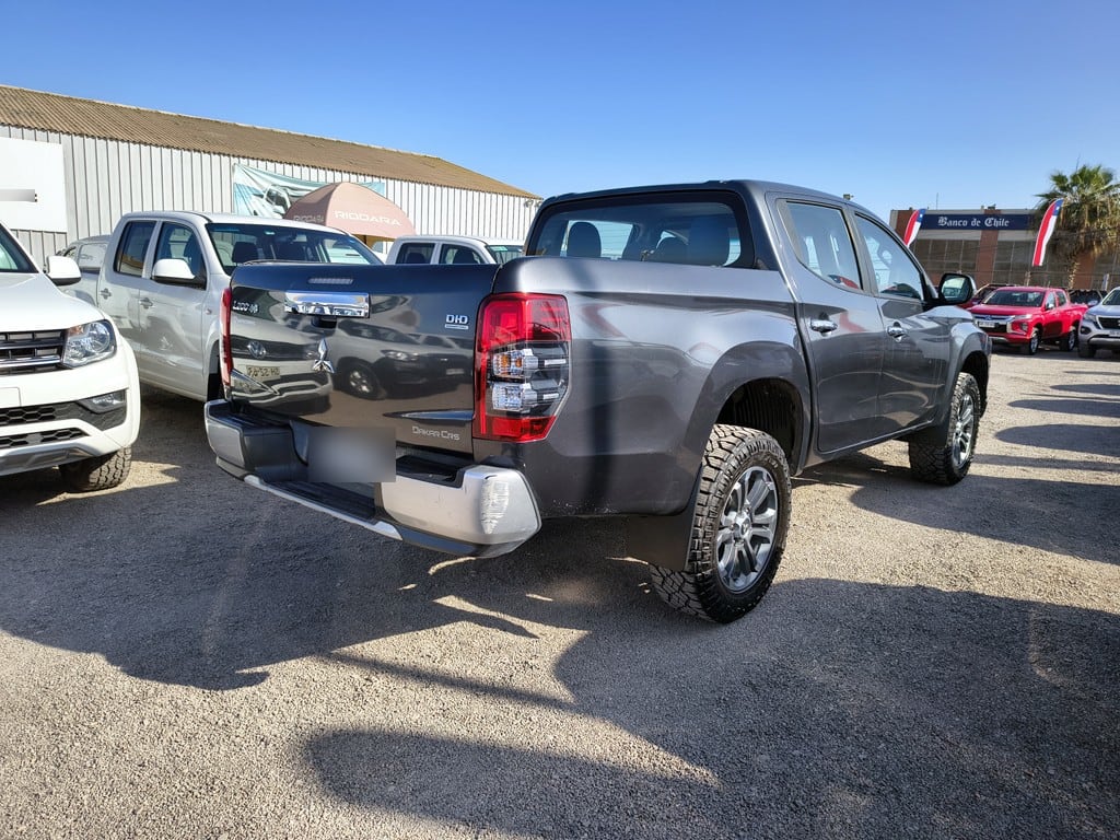 Mitsubishi L200 Dakar 2.5 Diesel 4x4 T/a año 2019