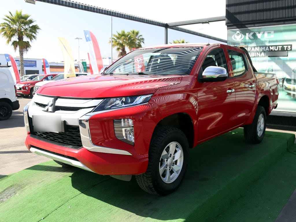 Mitsubishi L200 2.4 Katana Crt Diesel Dob. Cab. 4x4 Mt 4p año 2023