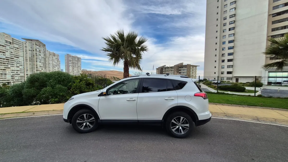 TOYOTA RAV4 2.0 Std 4x4 Mt 724ml3 año 2018