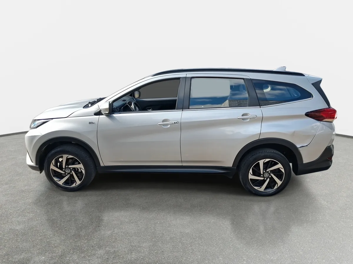 Toyota Rush 1.5 Xli 4x2 Mt 5p año 2022
