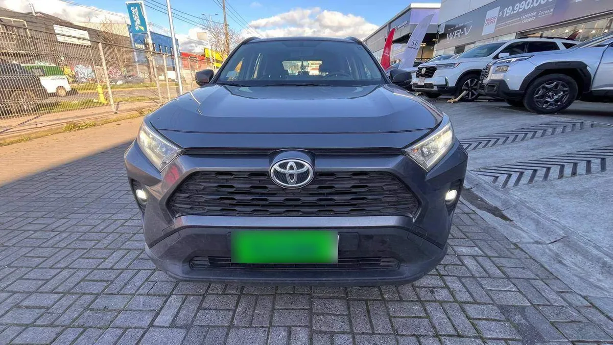 Toyota Rav 4 2.0 Le 4x2 Mt 5p año 2023