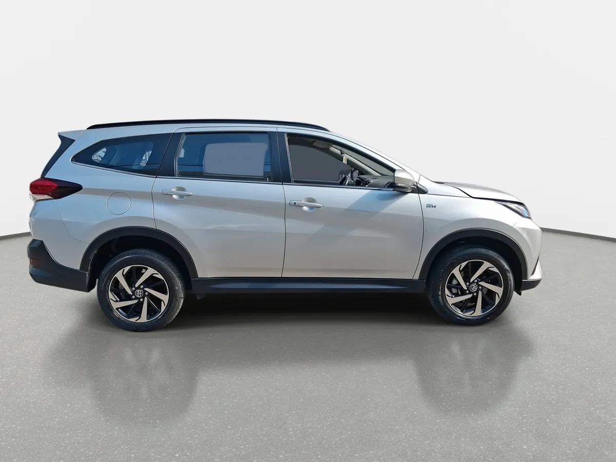 Toyota Rush 1.5 Xli 4x2 Mt 5p año 2022