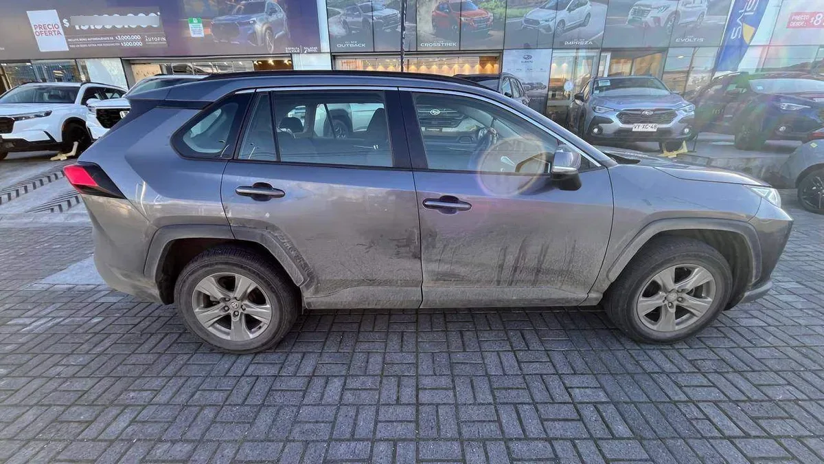 Toyota Rav 4 2.0 Le 4x2 Mt 5p año 2023