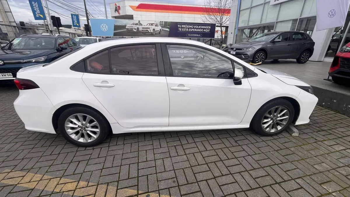 Toyota Corolla 1.6 Xli 4x2 Mt 4p año 2022