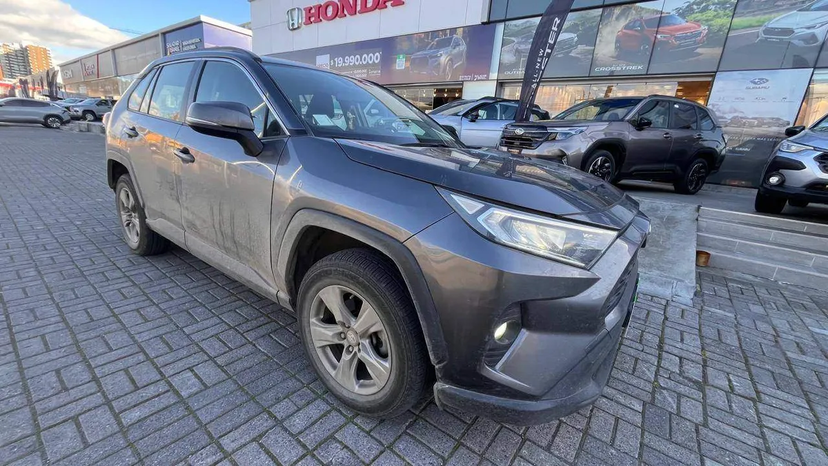 Toyota Rav 4 2.0 Le 4x2 Mt 5p año 2023