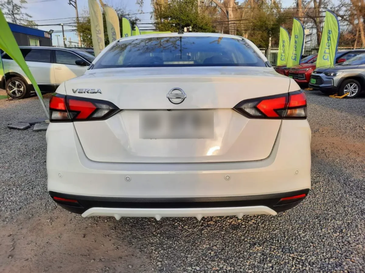 Nissan Versa 1.6 Sense 4x2 Mt 4p año 2023
