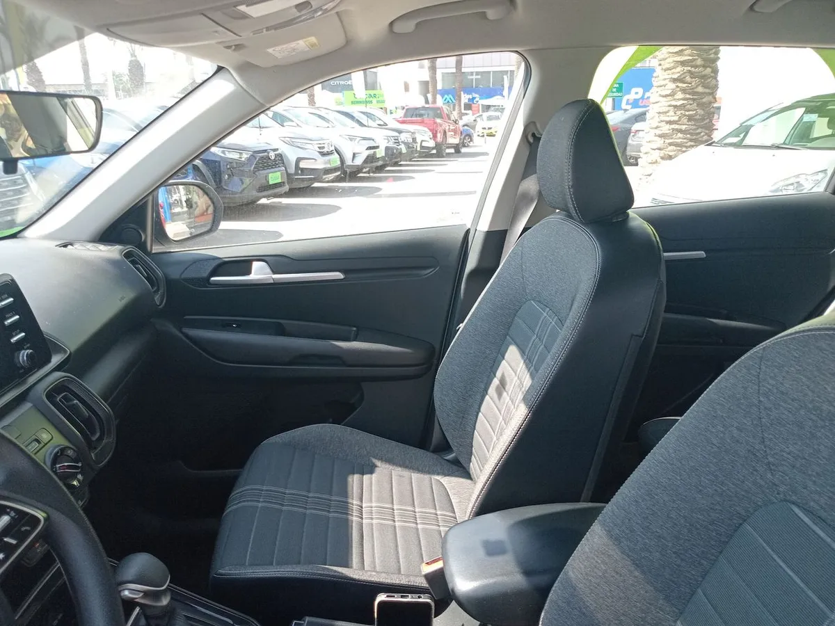 Kia Sonet 1.5 Ex 4x2 Ivt Ri At 5p año 2025