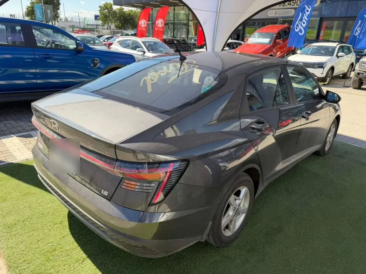 Hyundai Accent 1.5 Plus 4x2 At 4p año 2026