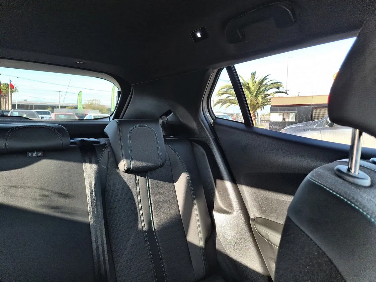 Peugeot 2008 1.5 Allure Bluehdi 130 4x2 At 5p año 2023