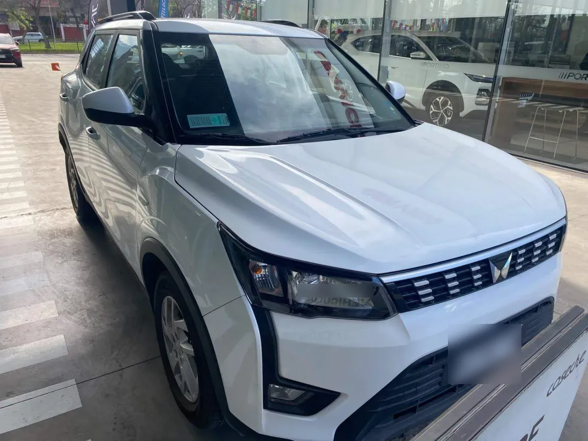 Mahindra Xuv 300 1.2t Comfort 4x2 Mt 5p año 2025