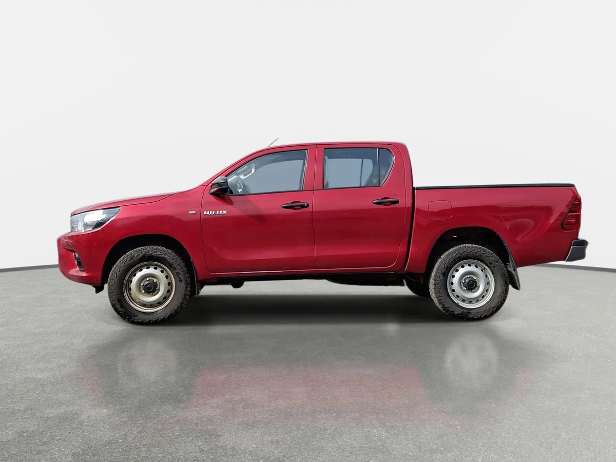 Toyota Hilux 2.4 Dx Diesel 4x2 Dob. Cab. Mt 4p año 2023