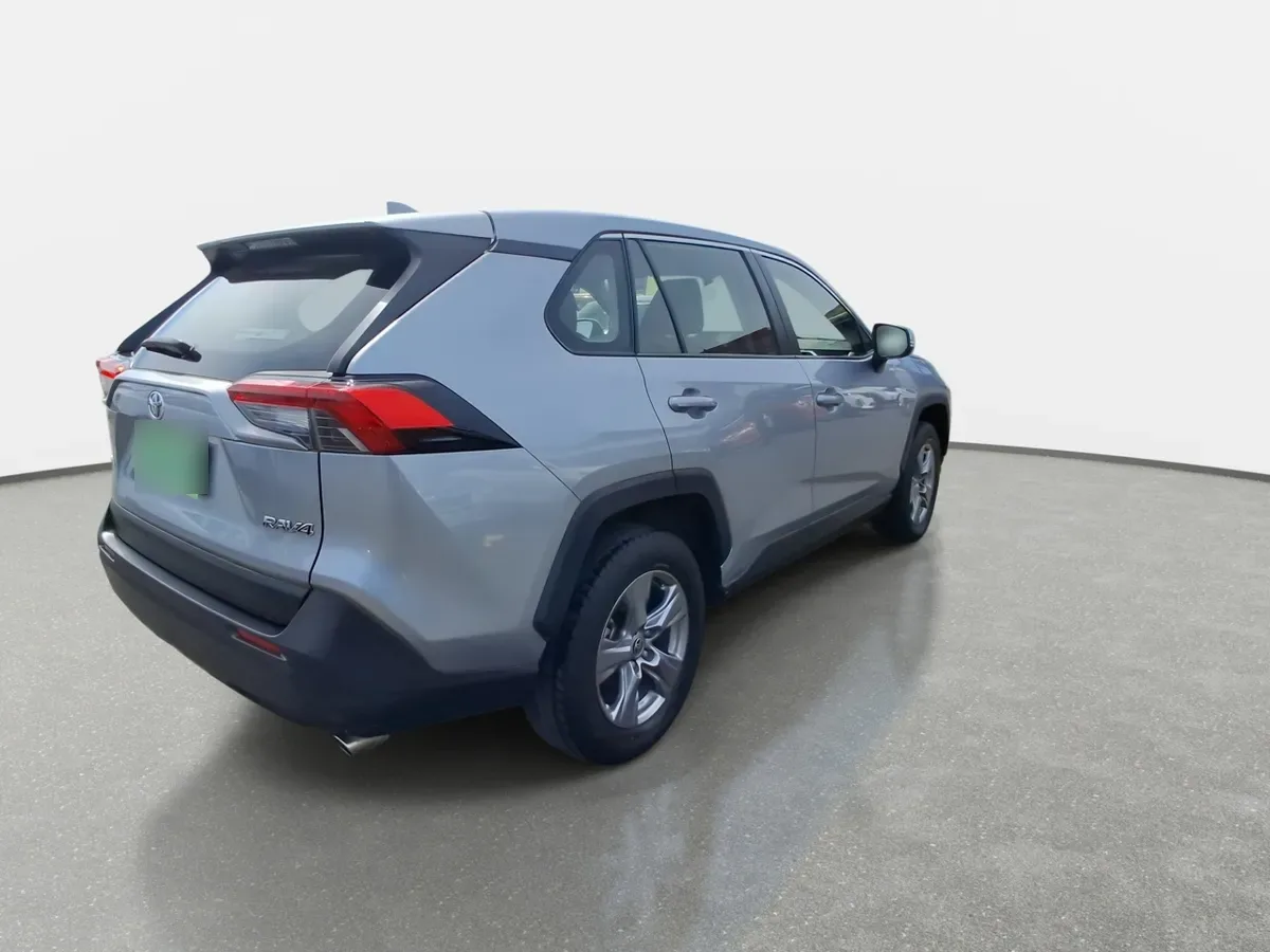 Toyota Rav 4 2.0 Le 4x2 Mt 5p año 2022