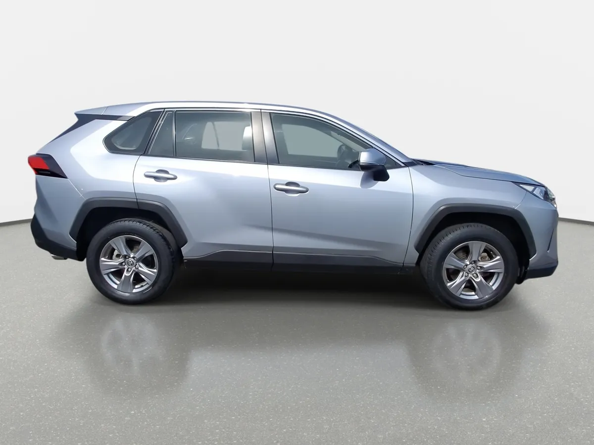 Toyota Rav 4 2.0 Le 4x2 Mt 5p año 2022