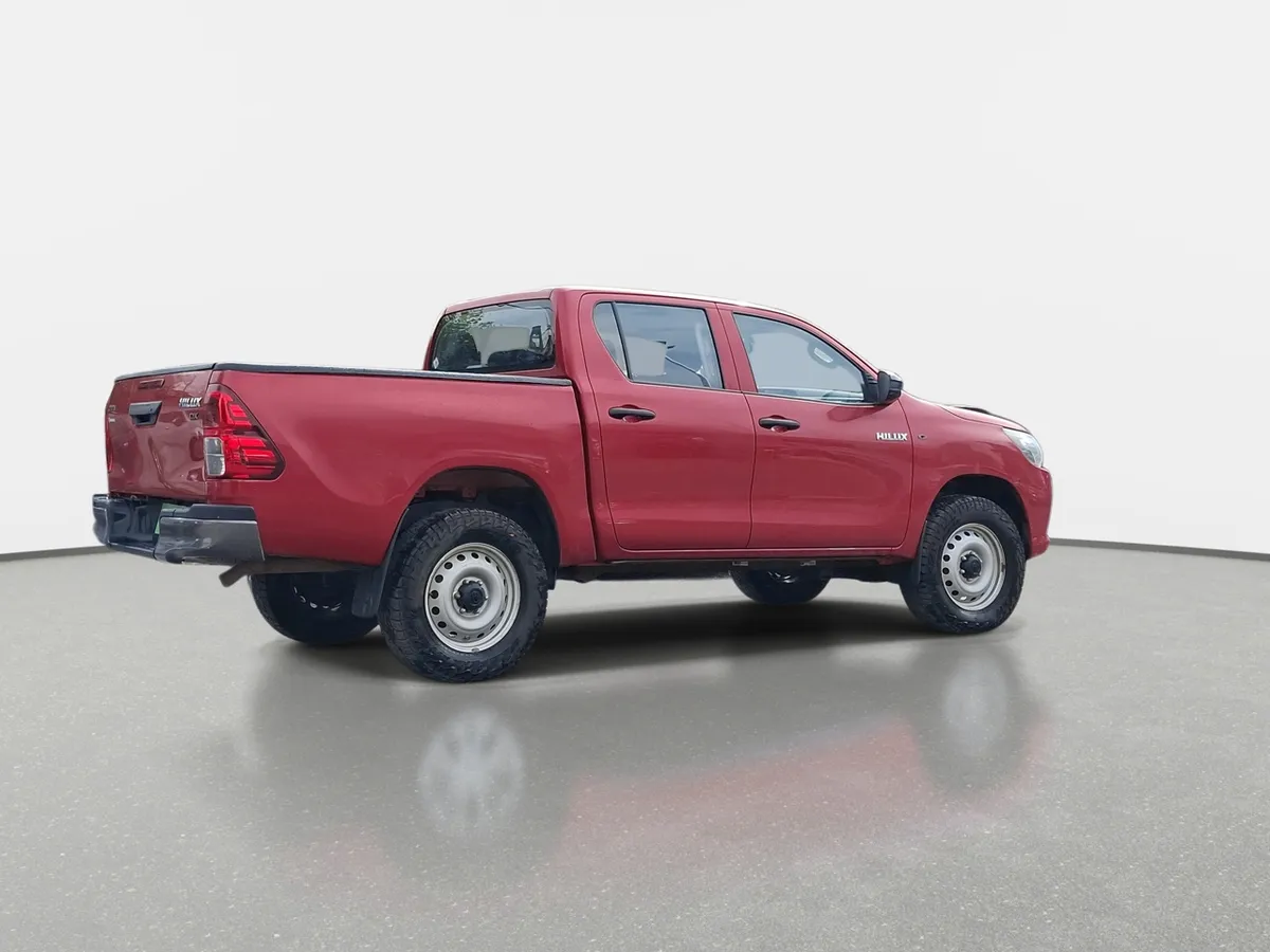Toyota Hilux 2.4 Dx Diesel 4x2 Dob. Cab. Mt 4p año 2023