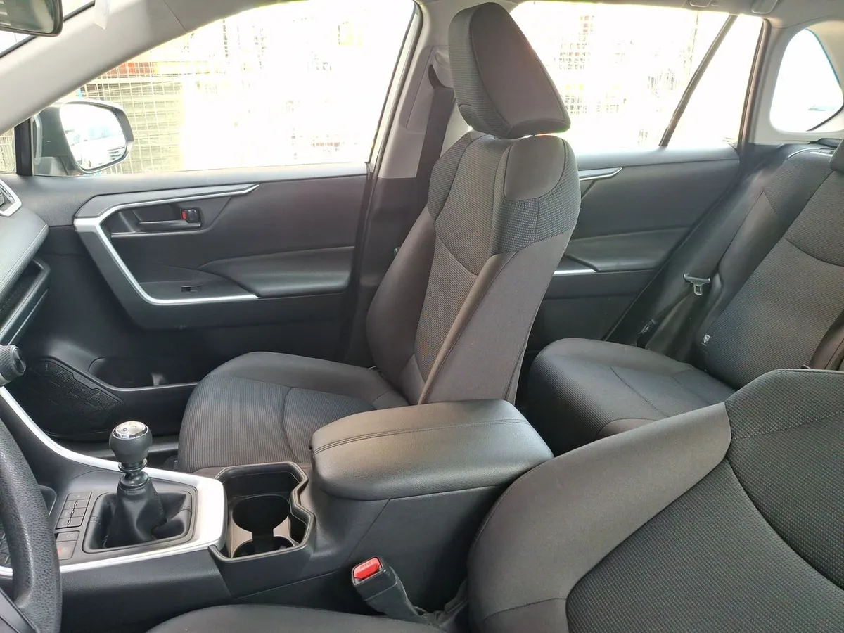 Toyota Rav 4 2.0 Le 4x2 Mt 5p año 2022