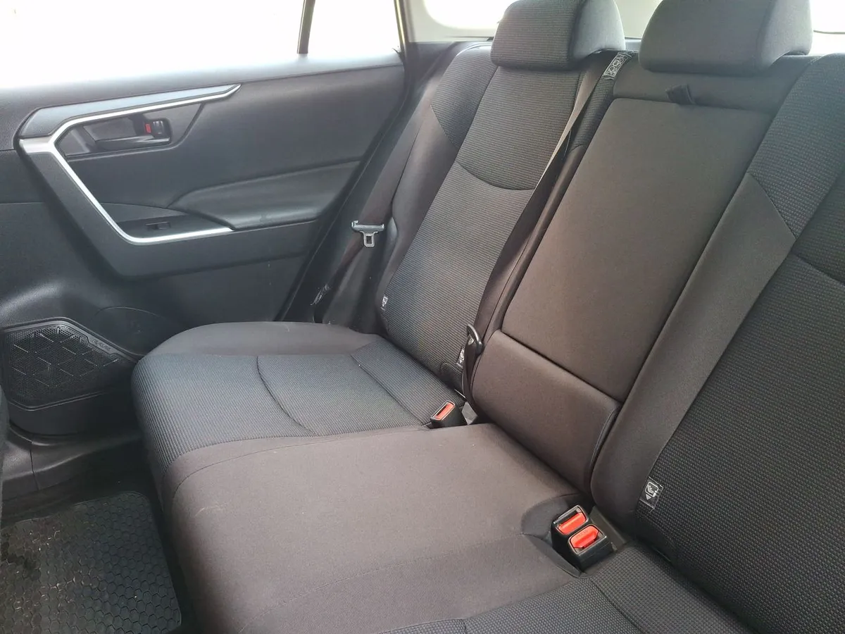 Toyota Rav 4 2.0 Le 4x2 Mt 5p año 2022